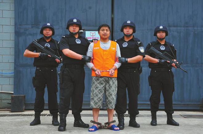wns8885566大案纪实：2002年悍匪梁开武枪杀夺枪11 年后就逮细节暴光